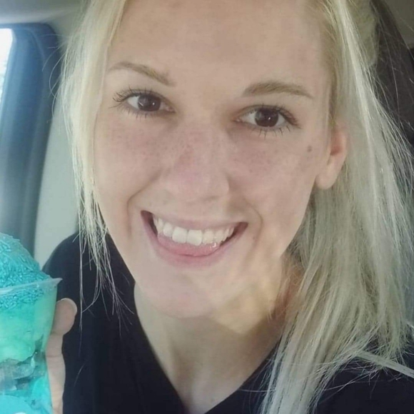 Meet your Posher, Karyne - Picture 1 of 2